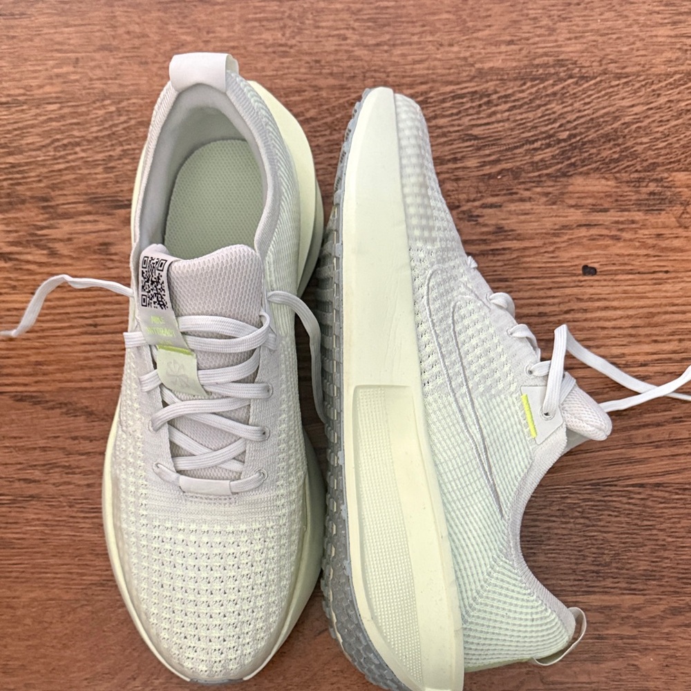 Nike Women's Athletic Shoes - White and Light Green